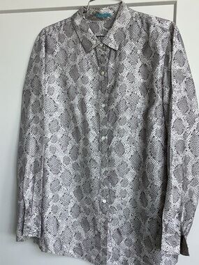 J. McLaughlin Women's Snake-Print Button-Up Blouse in Gray and White